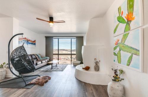 Greenehaven House | Lake Powell Views Adobe Townhome with Patio