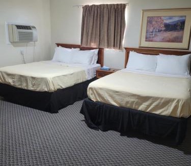 Saddlestring Hotel | Lake Stop Resort