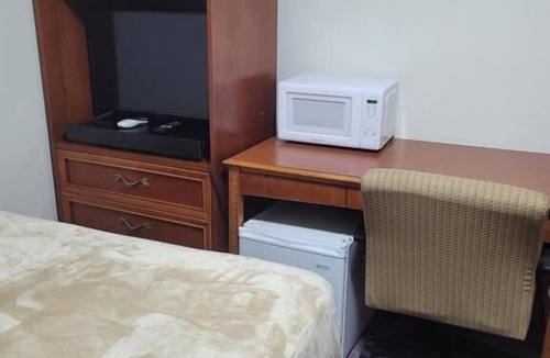 Saddlestring Hotel | Lake Stop Resort