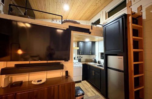 Park Hill House | Lake Tenkiller Retreat with Hot Tub, Fire Pit & Dog Park in Oklahoma