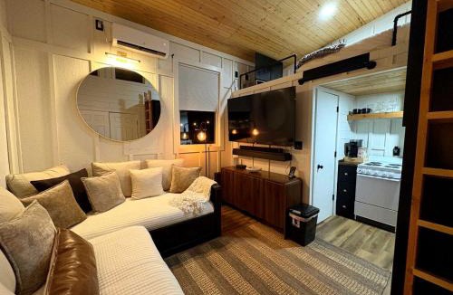 Park Hill House | Lake Tenkiller Retreat with Hot Tub, Fire Pit & Dog Park in Oklahoma