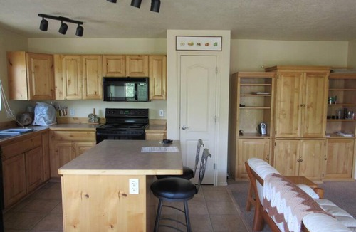 Park City Apartment | LAKE VIEW + 5 MIN TO DEER VALLEY SKI LIFT 2B/2B