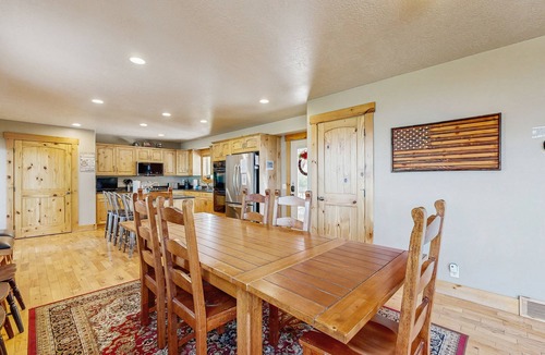 Harbor Village House | Lake view cabin w/Ping-Pong/pool tables, home theater & AC, W/D