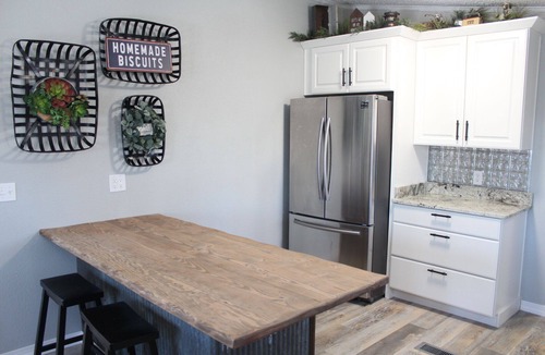 Wagoner House | Lake View cottage, secluded, quiet, total remodel, 3 king beds