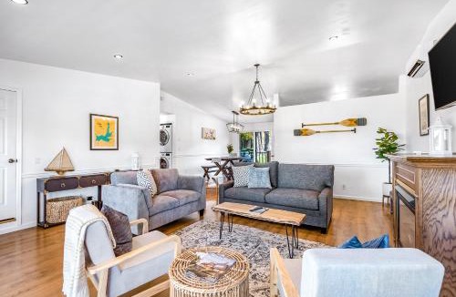 Clarksville House | Lake View Getaway