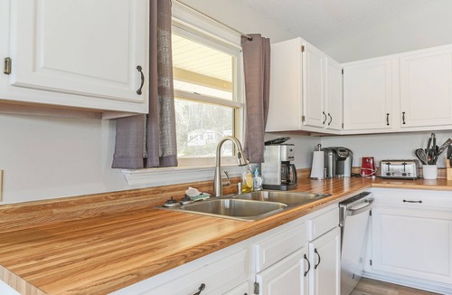 Wise House | Lakefront 4bd-2ba; Deep water; Large Porch; Sleeps 14; Pet friendly