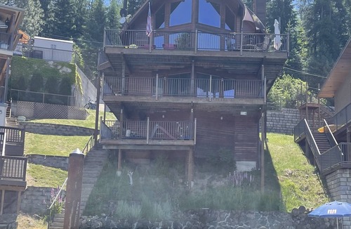 Carey Bay House | Lakefront Cabin in Carey Bay