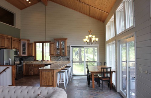 Helena House | Lakefront Cabin on Candlelight