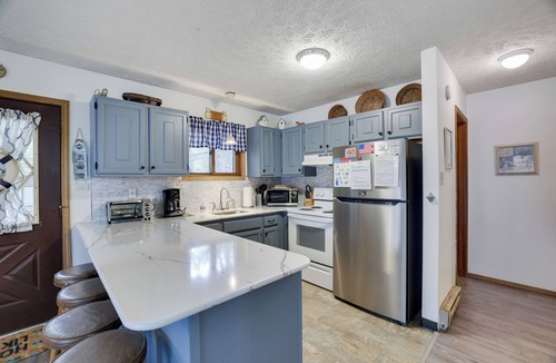 Tobyhanna Cabin | Lakefront Cabin w/Private Beach, Dock, AC, 4 Boats, Sauna