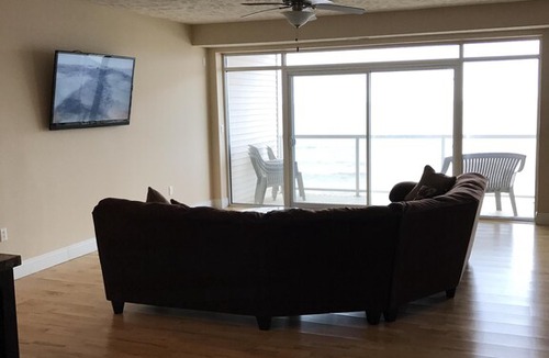 Geneva-on-the-Lake Condo | LAKEFRONT CONDO #107* 2BR/2 BA SLEEPS 6