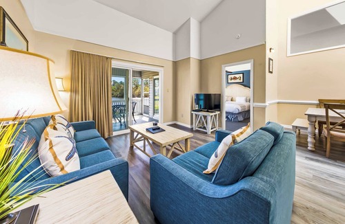 Fairfield Harbour Apartment | Lakefront Condo with Pools, Gym & Hot Tub!