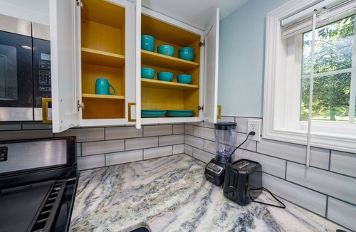 Mentor-on-the-Lake Apartment | Lakefront Escape With Hot Tub & Modern Comforts