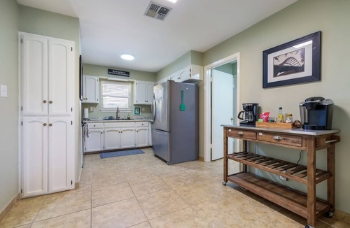 Seguin House | Lakefront Escape/Fishing/Kayaks/Fast WiFi