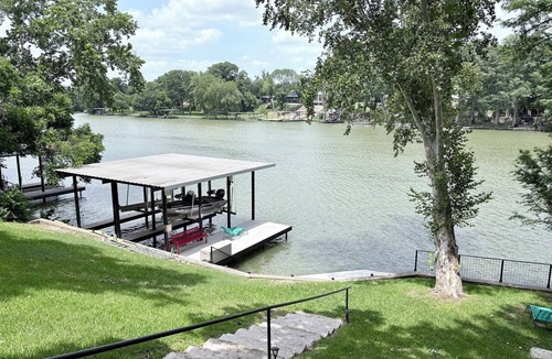 Seguin House | Lakefront Escape/Fishing/Kayaks/Fast WiFi