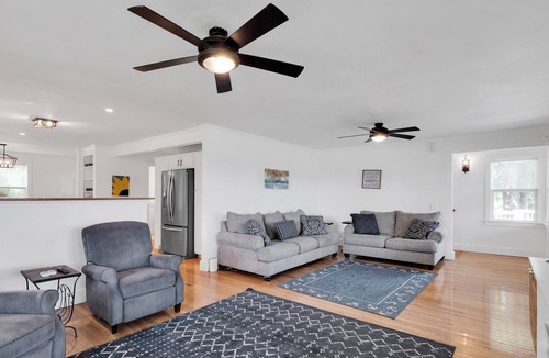 Ridgeway House | Lakefront Family friendly 3-bedroom house with 2 boat slips