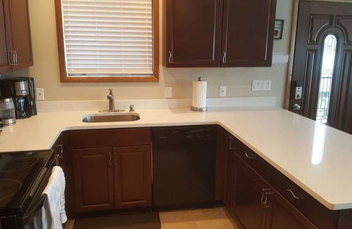 Tobyhanna Ski Chalet | Lakefront, Gorgeous Views Firepit AC Wifi Kayaks Paddle board Kalahari Camelback