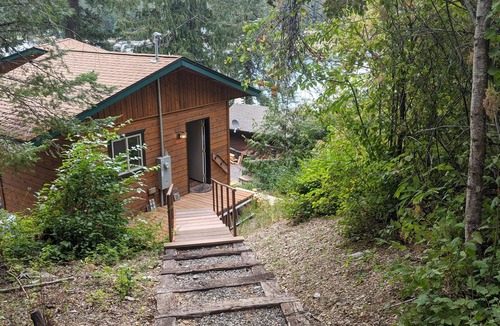 Spirit Lake Cabin | Lakefront guest house, dock access. Kayak, peddleboat, and rowboat. fishing.