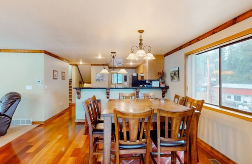Bonner County Cabin | Lakefront hideaway with games, grill, smart TVs, mountain views, & AC
