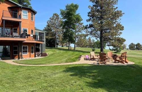 Roseglen House | Lakefront Home on Lake Sakakawea in Douglas Bay near Garrison, ND