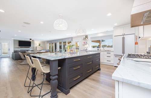 Lakeview House | Lakefront Luxury: Sunrise Views, Pool, Dock & Walk to Dining!