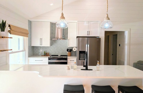 McCormick House | Lakefront Masters Retreat: Newly Renovated