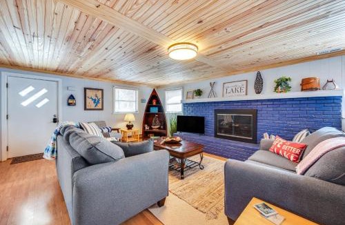 New London House | Lakefront New London Home: Dock, Fire Pit + Views!