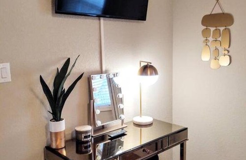 Mid America Apartment | Lakefront Oasis