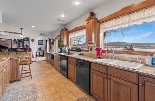 Hauser House | Lakefront Paradise-Sleeps 21+, Dock, Hot Tub, Games, Kayaks, Playground & more!