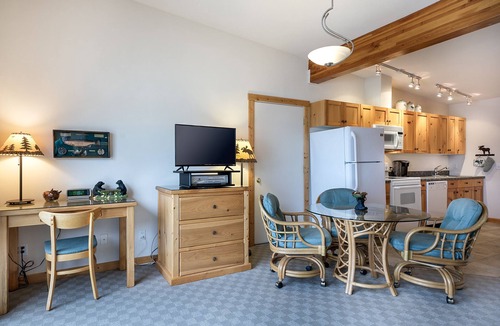 Polson Condo | Lakefront Studio with views!