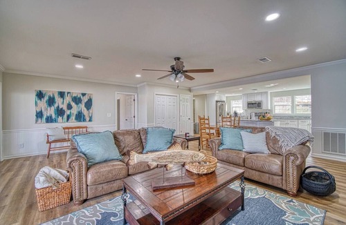 Inman House | Lakefront*Sunrise Views*Big Porch*Fire Pit*Tryon
