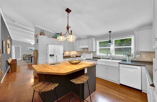 Greenwood County House | Lakefront Sunsets| Private Dock | Kayaks & Fishing