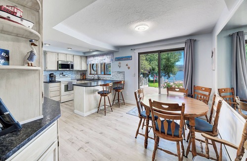 Helena House | Lakefront vacation rental on Hauser Lake