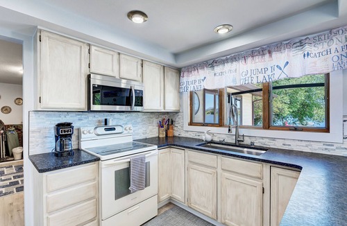 Helena House | Lakefront vacation rental on Hauser Lake