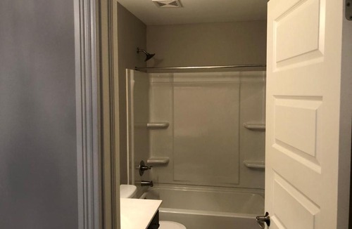 Maxwell House | Lakefront view private bedroom and bathroom with kitchen