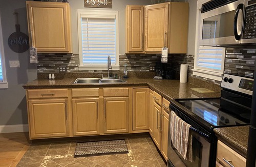 Corinth House | Lakehouse Hot tub & pool near Ark Encounter