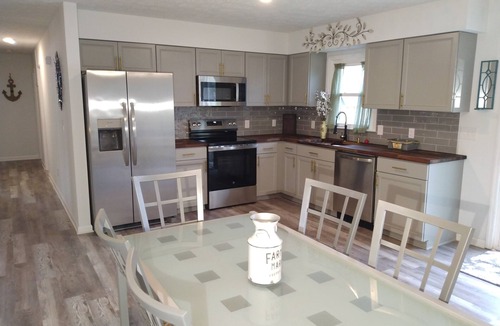 Boiling Spring Lakes House | Lakes, Golf, Waterfront dining, Beaches, King bed, Included kayak, SUP, Pingpong