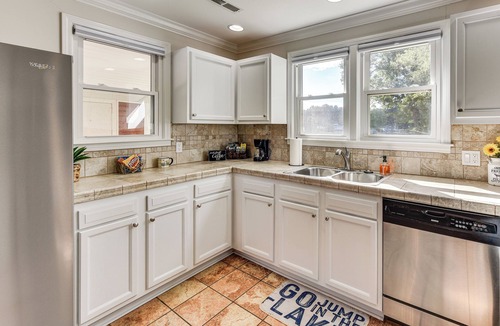 Lancaster House | Lakeside Bungalow at Cedar Pines Lake