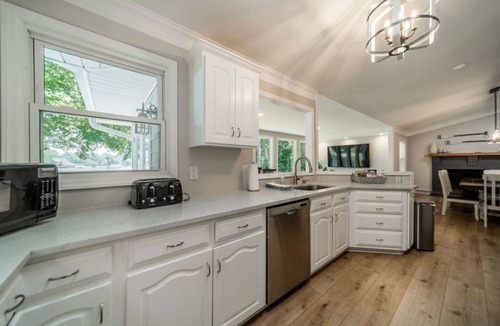 Mount Mourne House | Lakeside Fun with Kayaks, Game Room, Pets OK