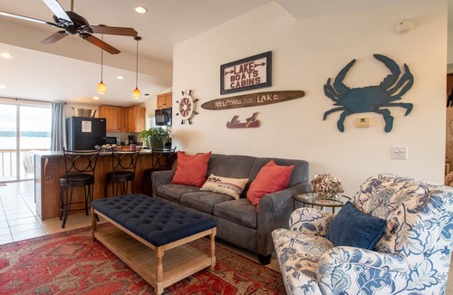 Seneca Falls Cottage | Lakeside Getaway - Modern Living At The Lake's Edge