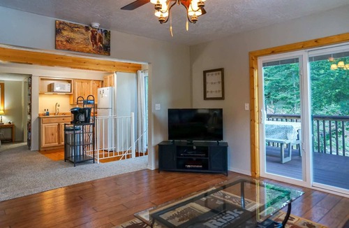 Rathdrum House | Lakeside Glamping Cabin - Rustic Twin Lakes Escape