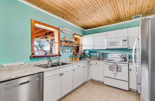 Rocky Ridge House | Lakeside House | Waterfront escape in Austin with resort-style pool