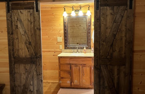 Greers Ferry Cabin | Lakeside Lodge for family fun with game room and covered deck! Fish & Swim!