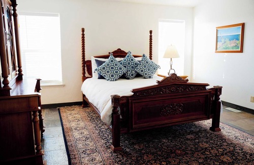 St. Charles Hostel | Lakeside Oasis with Mountain Views