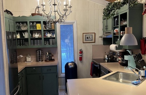 Pocono Pines House | LAKESIDE ON LAKE NAOMI - boats, hot tub, beach, dock. Dogs OK. NO EXTRA FEES