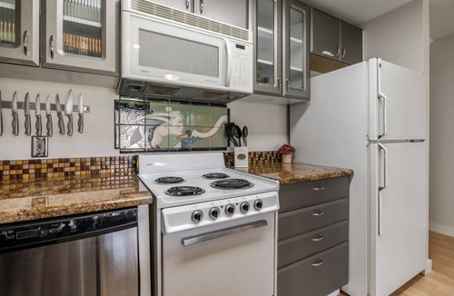 Sandpoint Condo | Lakeside Retreat|2 Pools|Walk to Restaurants|BBQ|Boatslip