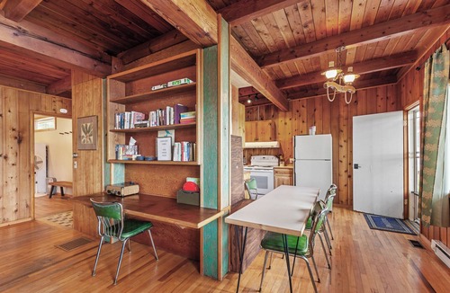 Harrison House | Lakeside Serenity | Retro Cabin | Great Dock | Private Suite