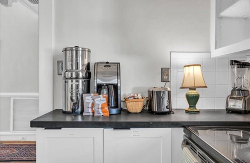 Lakeside House | Lakeside Vintage Retreat | Classic RVA Charm