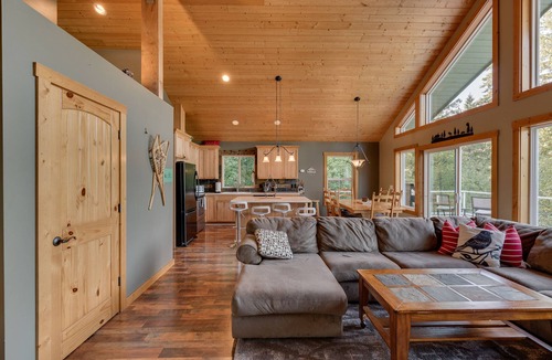 Leavenworth Cabin | LakeView at Cedar Brae - Book 2 days get one free* (read promo below for rules)