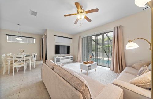 Sunset Lakes Apartment | Lakeview Family Haven in Kissimmee - Pool & Scenic Views