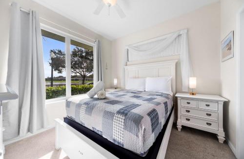 Sunset Lakes Apartment | Lakeview Family Haven in Kissimmee - Pool & Scenic Views